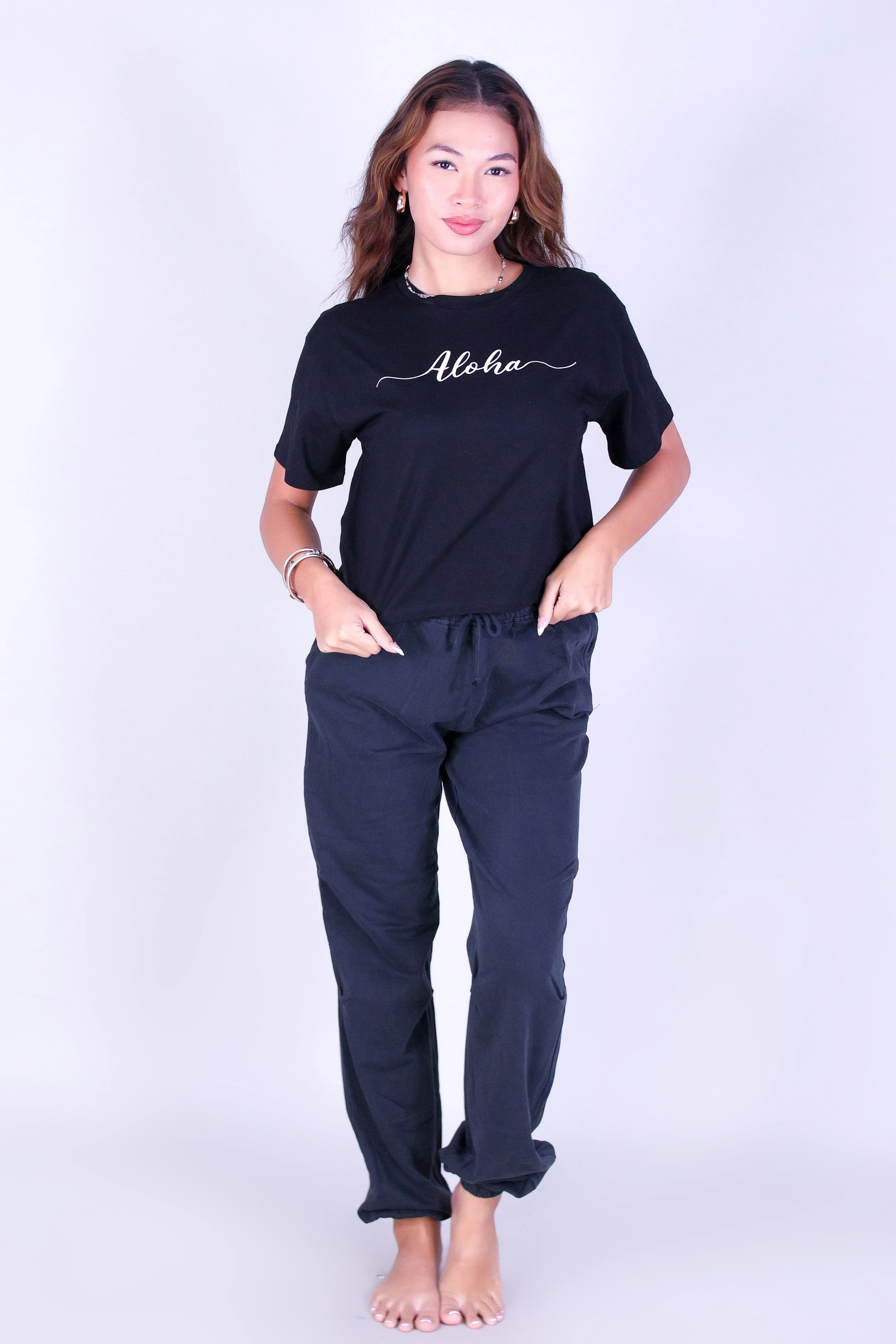 ALOHA CURSIVE CROP TEE