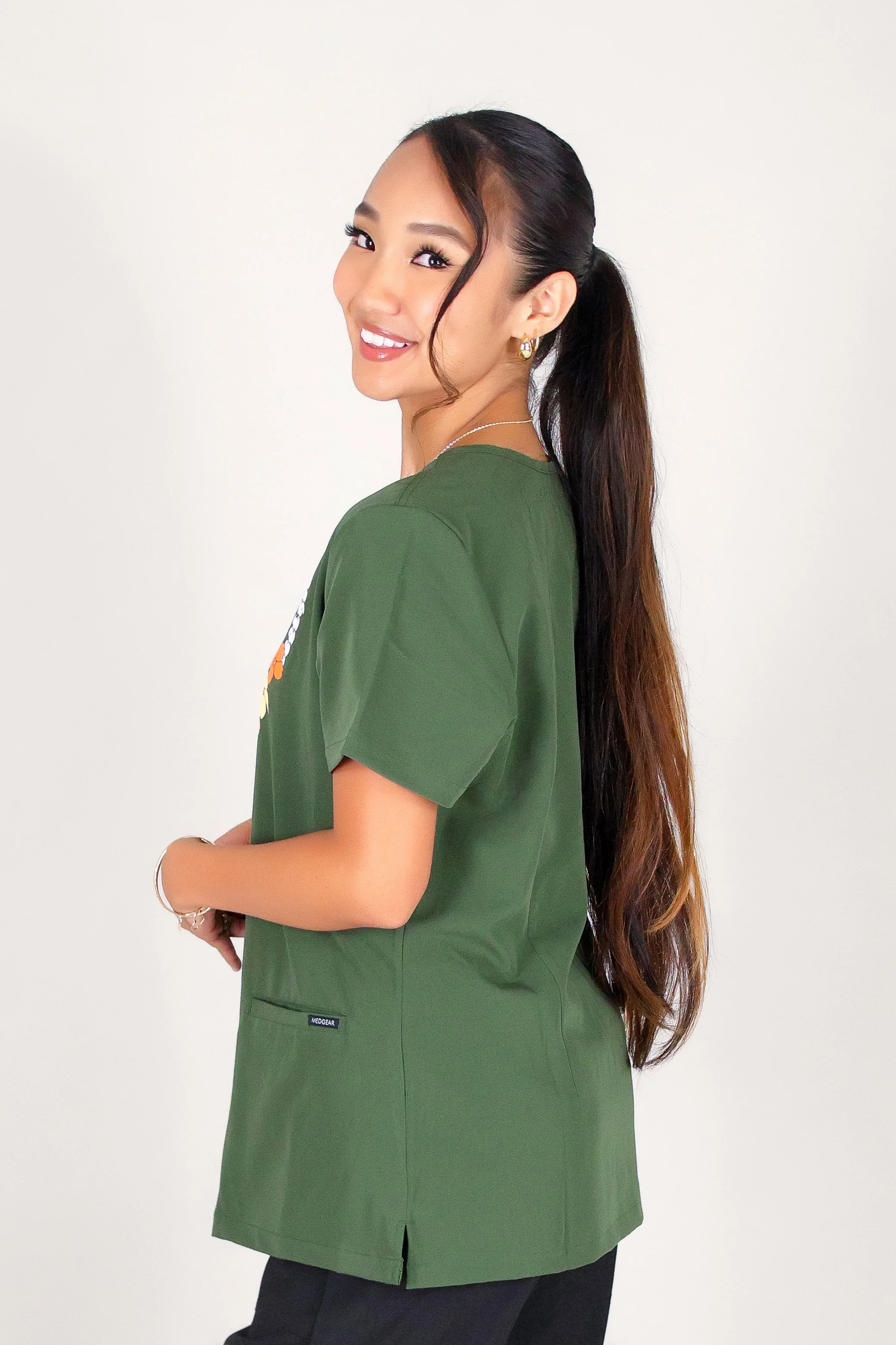 PIKAKE PUAKENIKENI SCRUB TOP - Image 3