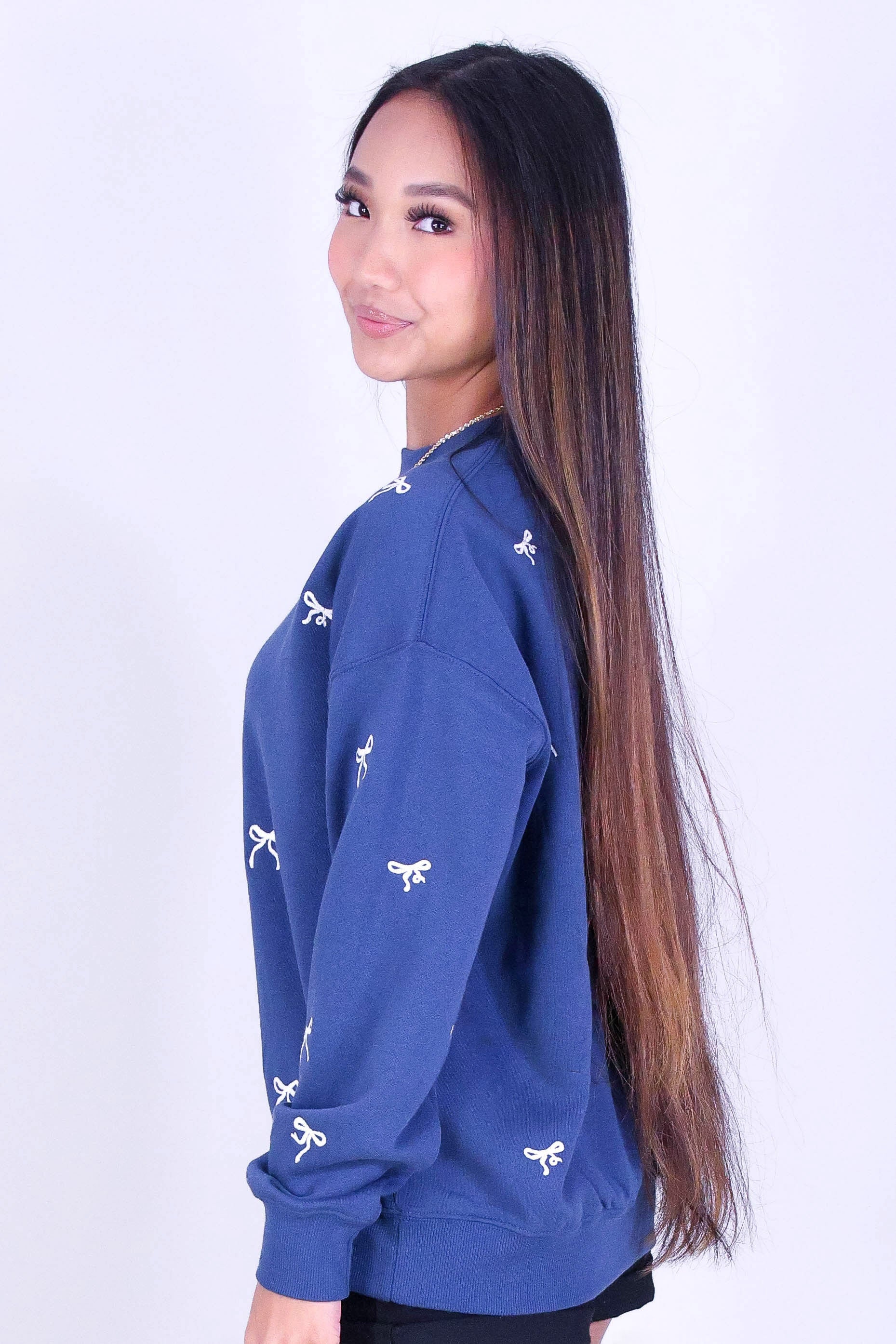BOW EMBROIDERED CREW SWEATER - Image 3