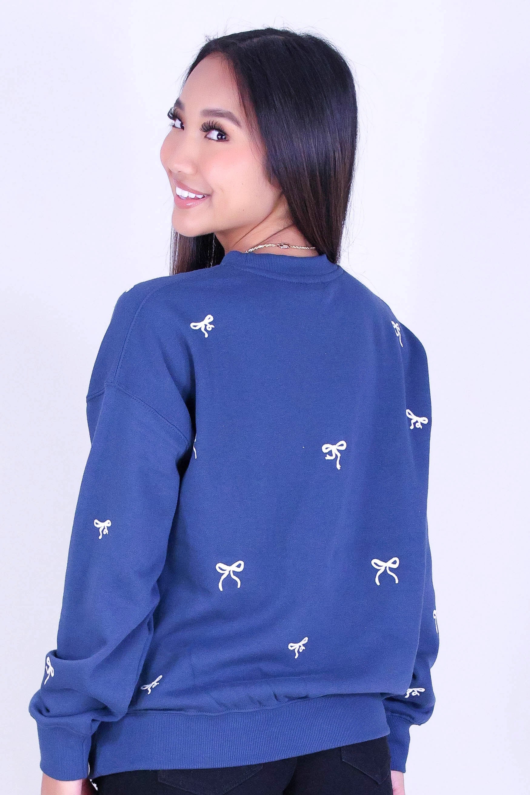 BOW EMBROIDERED CREW SWEATER - Image 4
