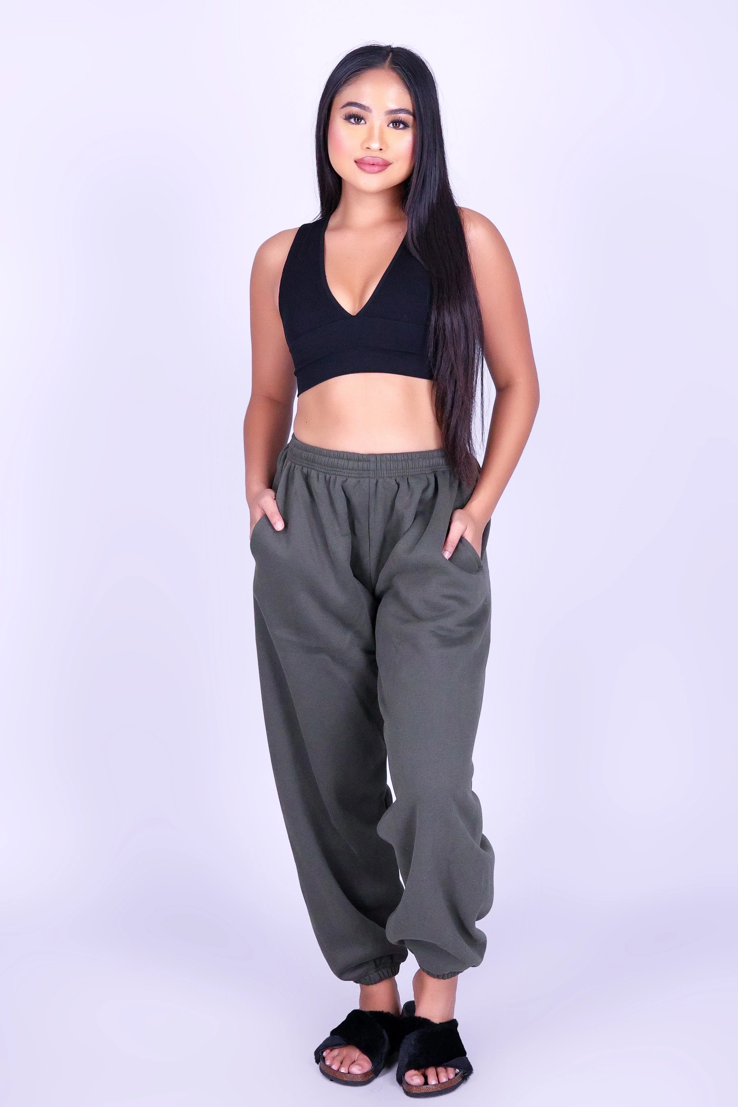 MODEL OFF DUTY JOGGER
