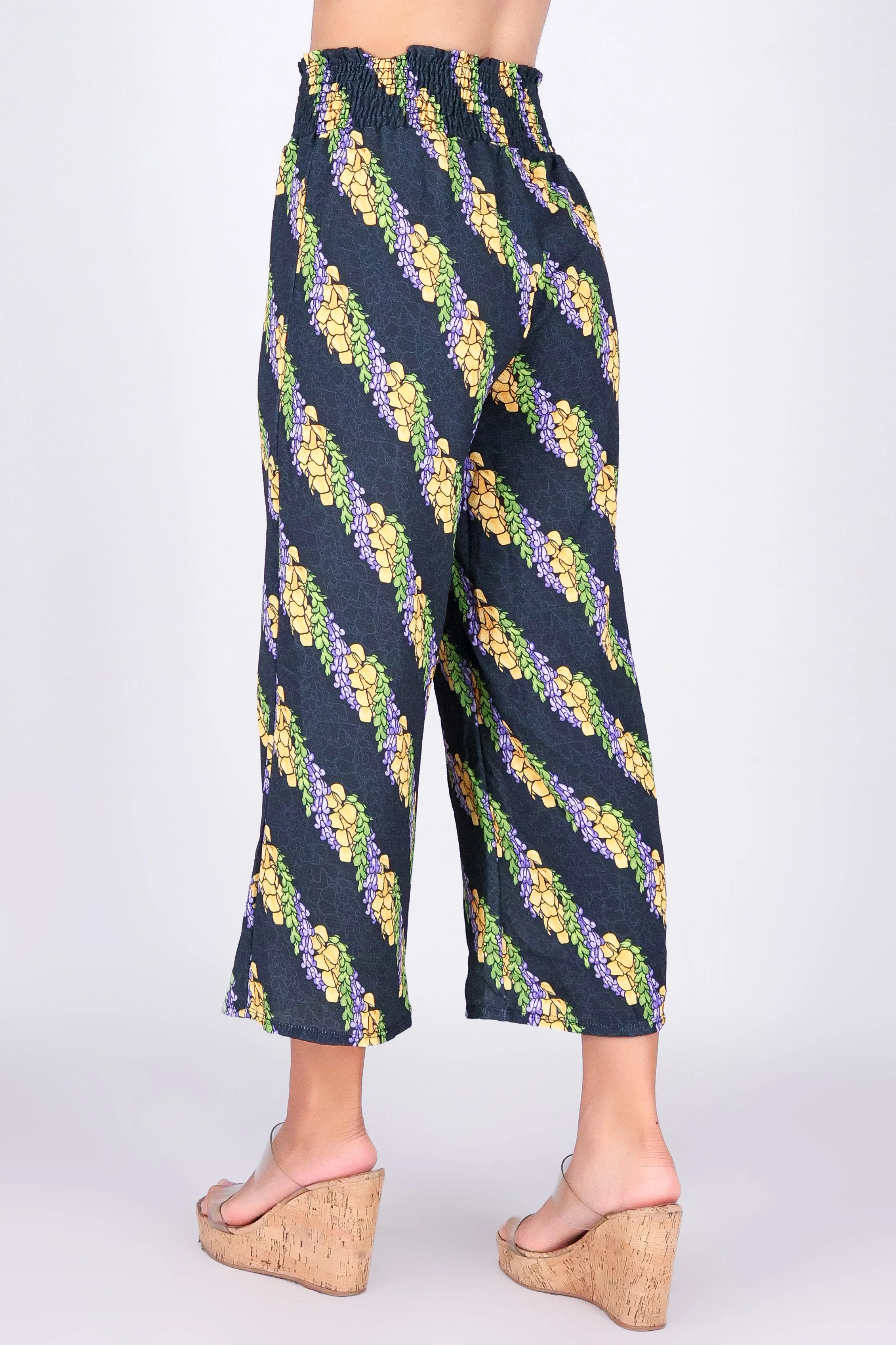 TWISTED LEI SMOCKED CAPRI'S - Image 3