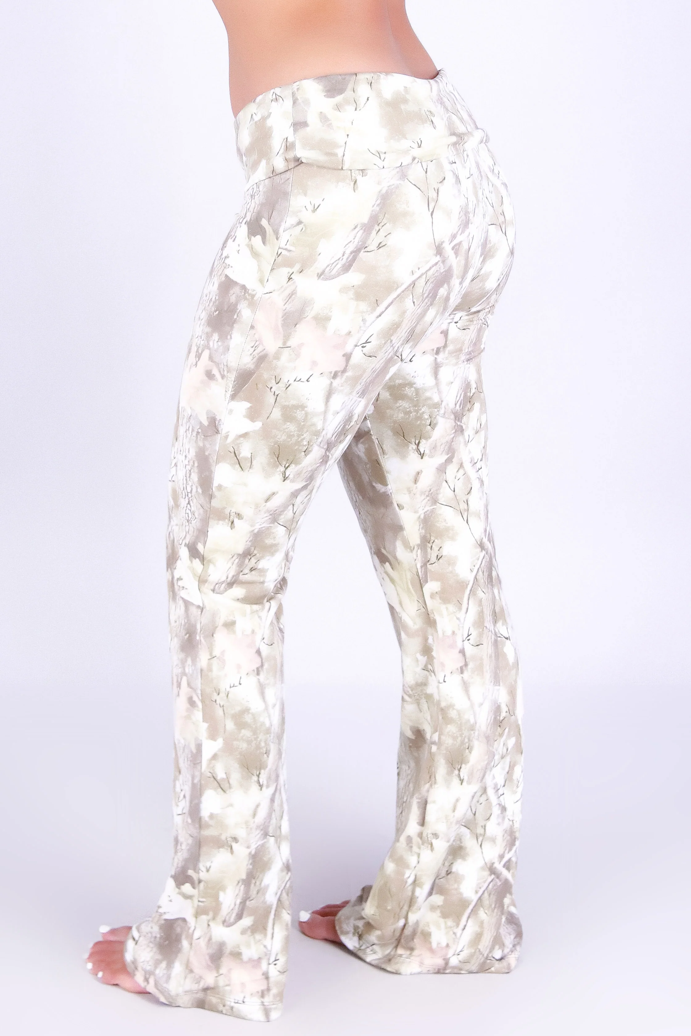 HUNTRESS VIBE HUNTING CAMO FLARE PANTS - Image 3