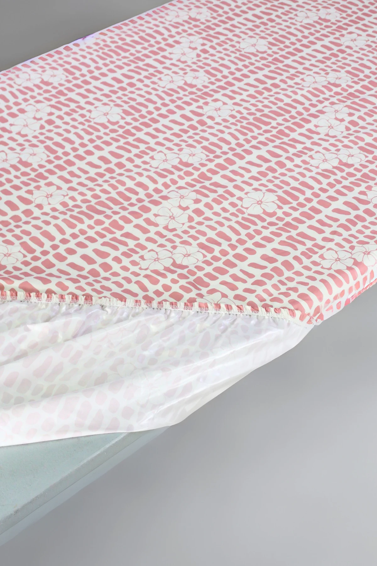 PUAKENIKENI MITER SHELL TABLE COVER - Image 2