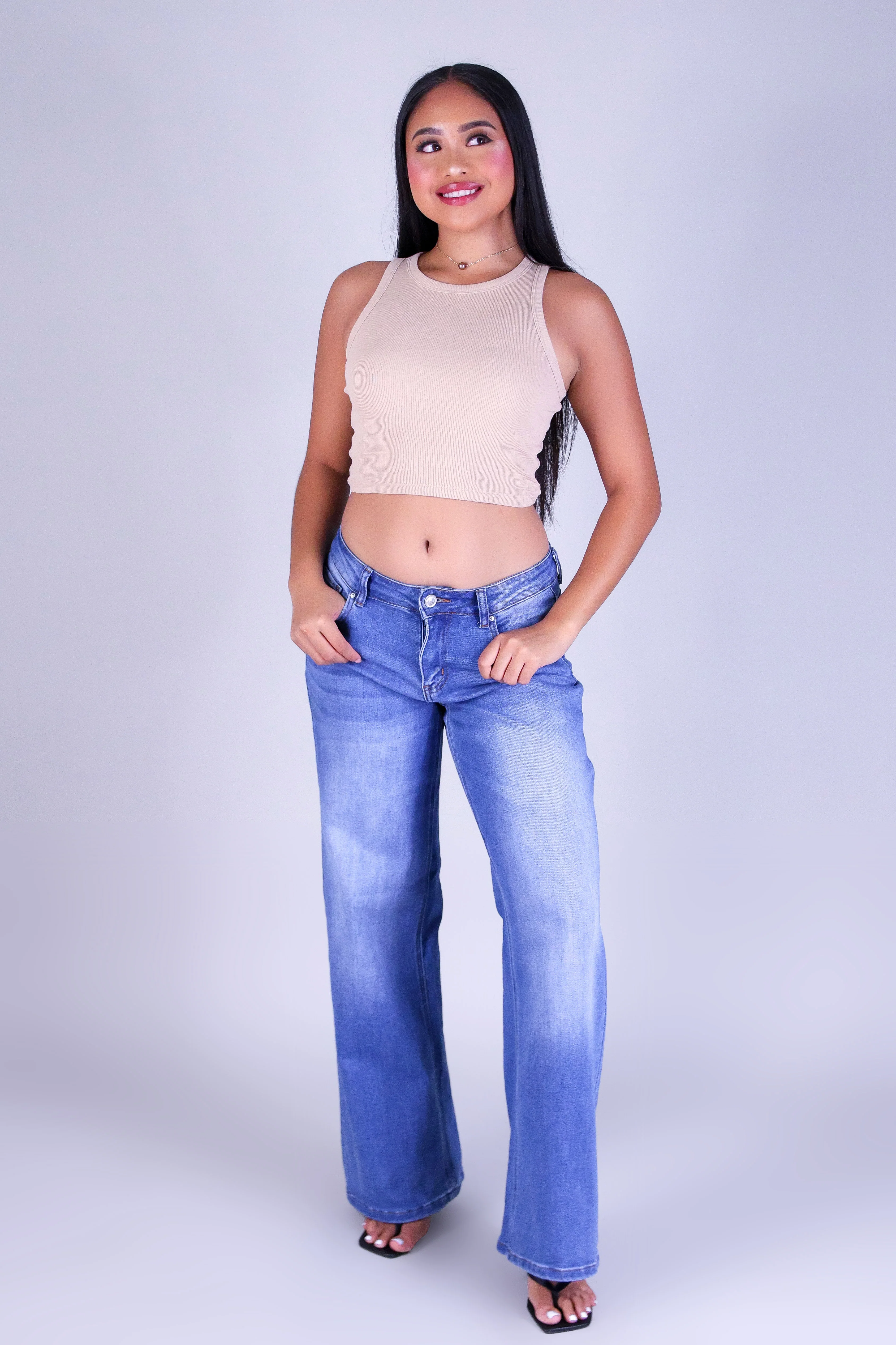 PRETTY IN BASIC CROP TANK
