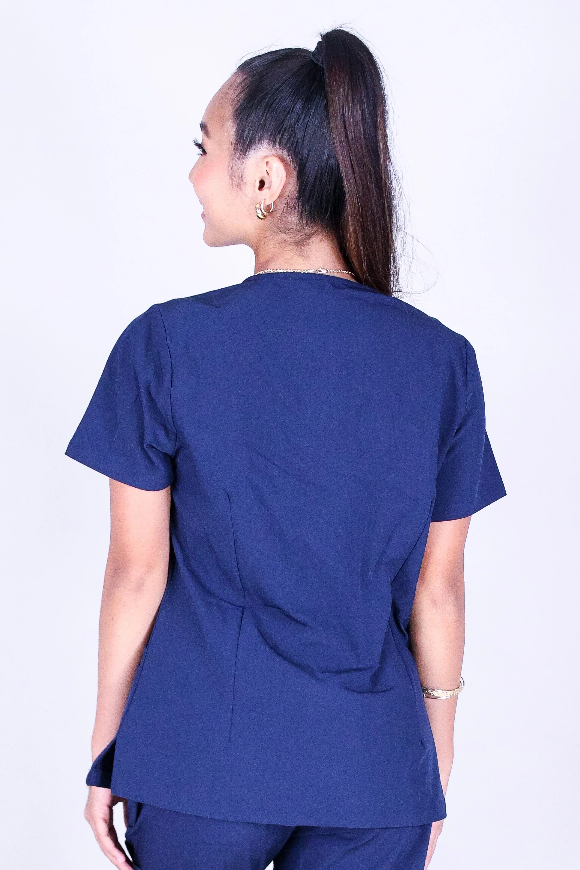 HONOHONO LEI SCRUB TOP - Image 4