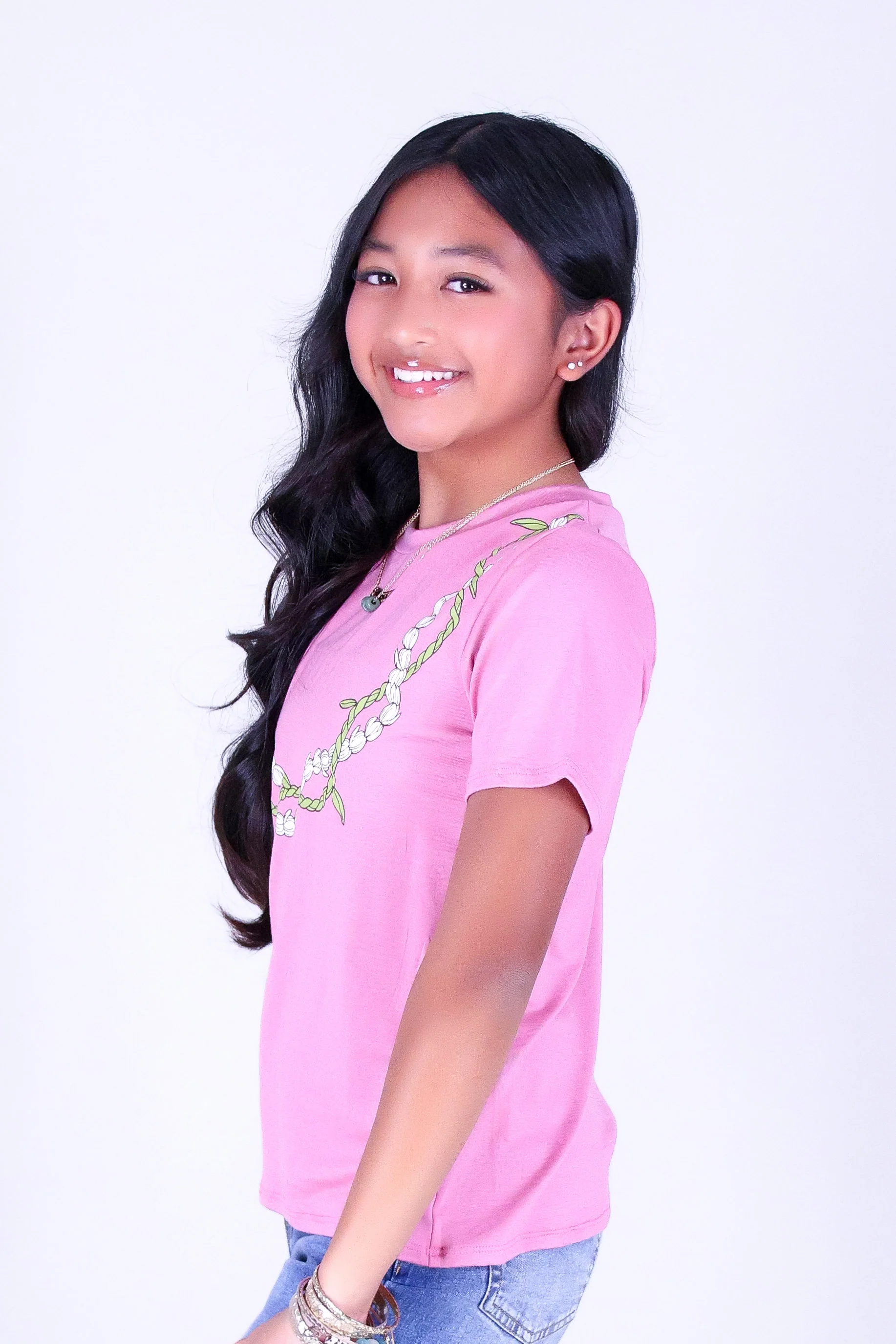 TI LEAF PIKAKE TWIST LEI TEE | KIDS SIZE 2-16 - Image 3